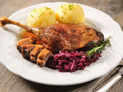 Crusty goose leg with braised red cabbage and dumplings